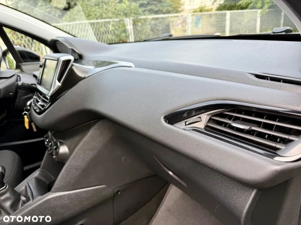 Peugeot 208 1.2 PureTech Allure - 31