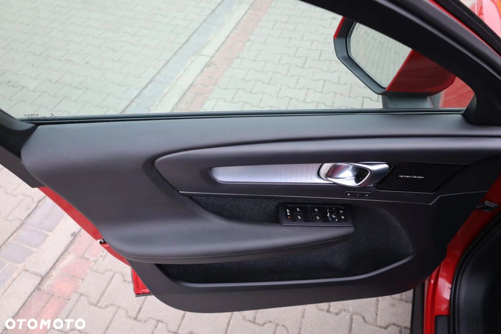 Volvo XC 40 D4 AWD Geartronic R-Design - 19