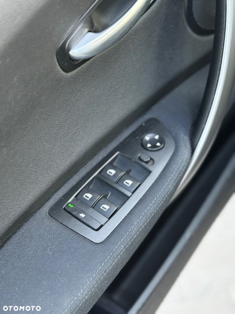 BMW Seria 1 120d DPF - 22