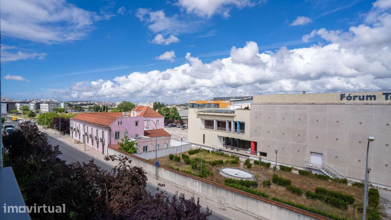 Apartment in Lisboa, Carnide - View 3