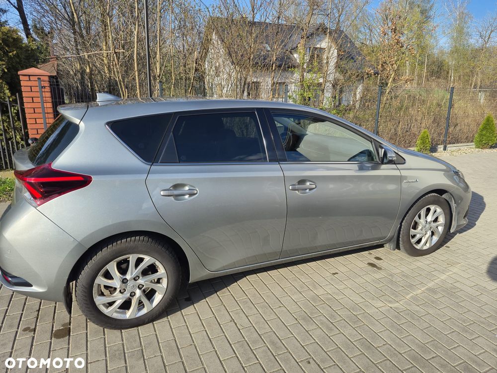 Toyota Auris Hybrid 135 Prestige - 4