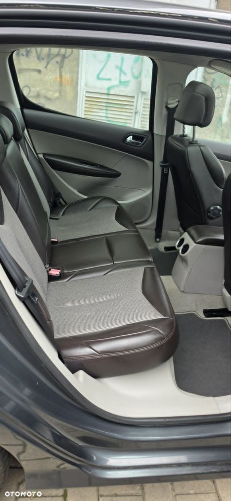 Peugeot 308 HDi FAP 135 Platinum - 6