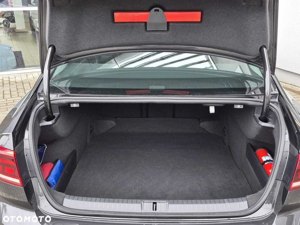 Volkswagen Passat - 14