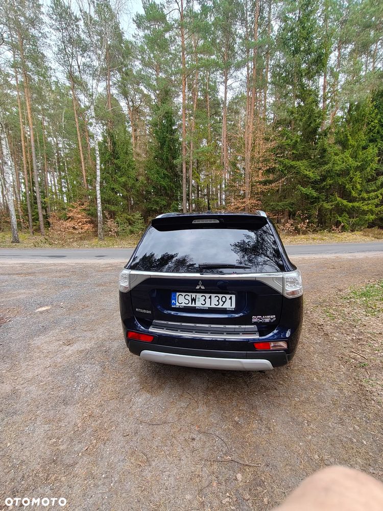 Mitsubishi Outlander - 16
