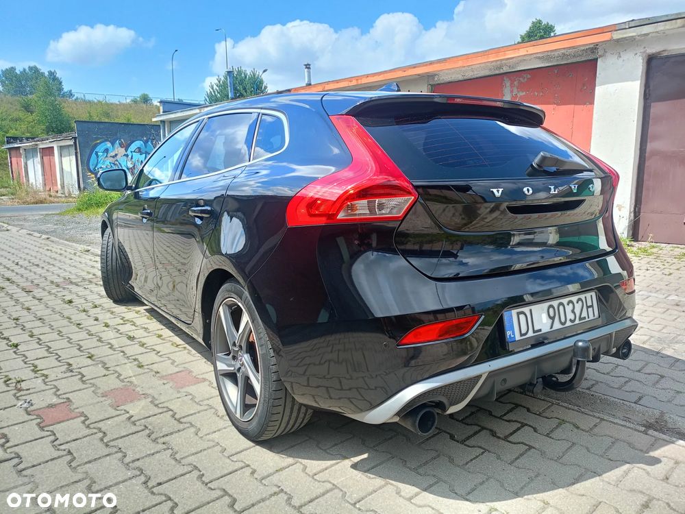 Volvo V40 D2 R-Design - 4