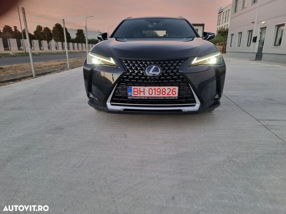 Lexus UX - 4