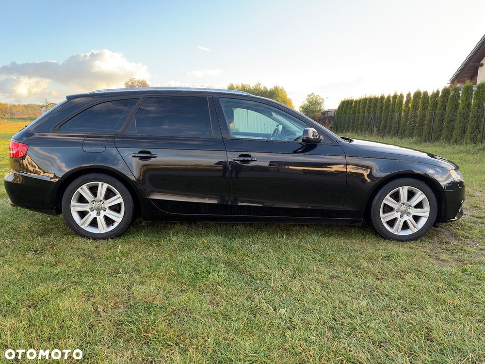 Audi A4 Avant 2010 photo 4
