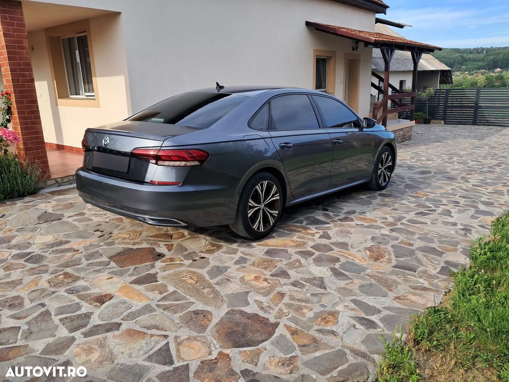 Volkswagen Passat - 4