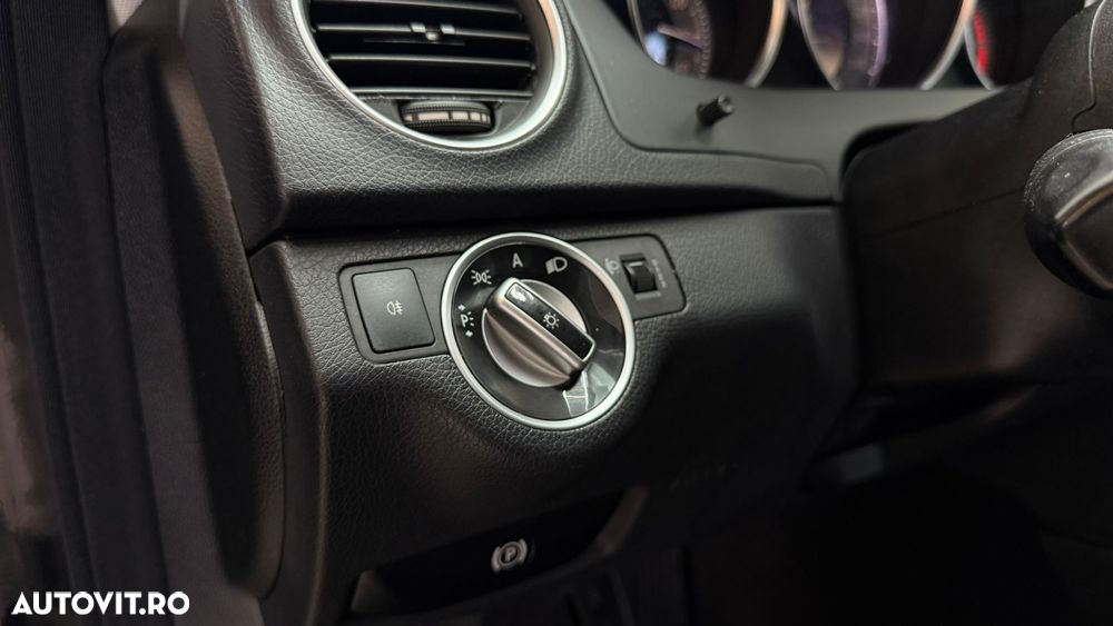 Mercedes-Benz C 180 CDI DPF (BlueEFFICIENCY) Avantgarde - 27