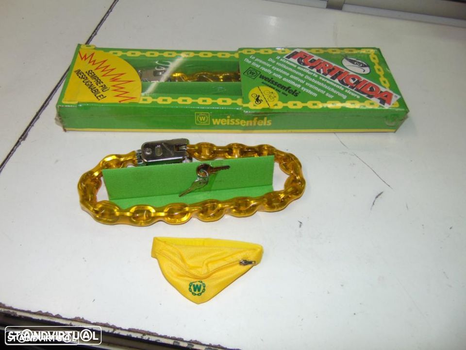 Correntes, cadeado com aluquete antigo - 1
