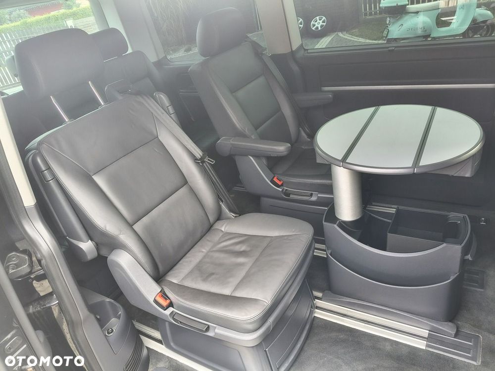 Volkswagen Multivan - 13
