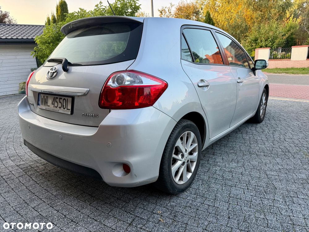 Toyota Auris 2011 photo 5
