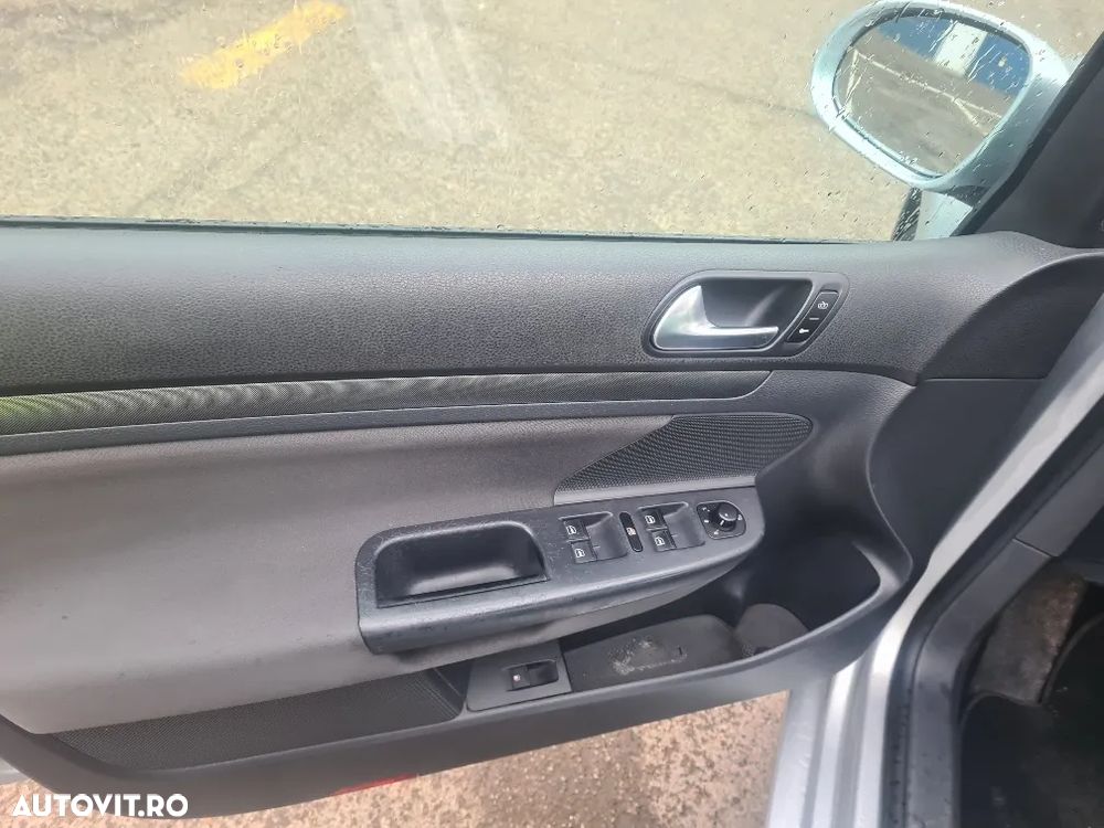 Volkswagen Golf 2.0 TDI Comfortline DSG - 15