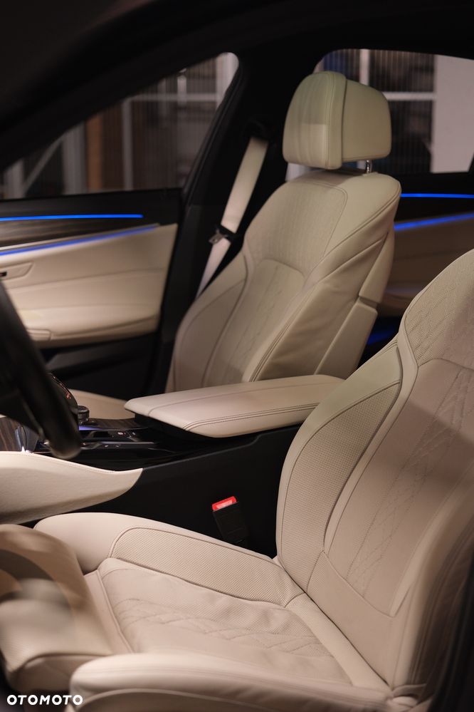 BMW Seria 5 520d xDrive MHEV M Sport sport - 24