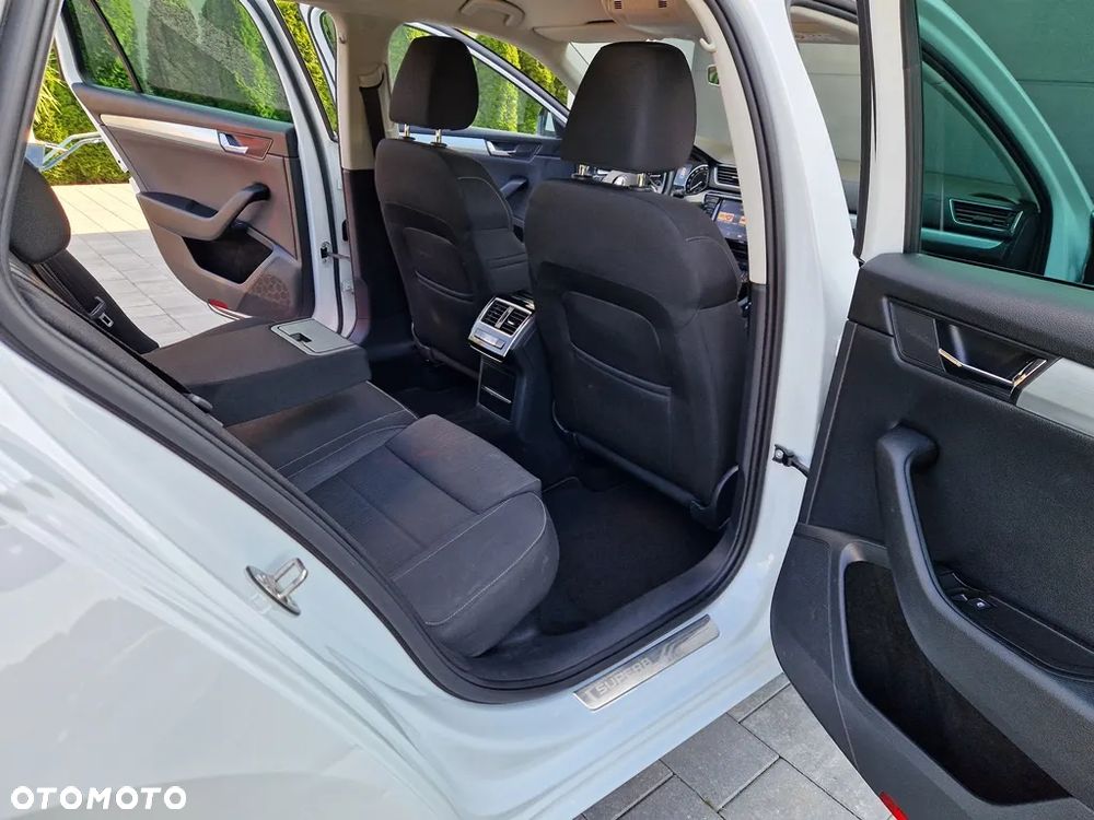Skoda Superb Combi 2.0 TDI DSG SportLine - 21