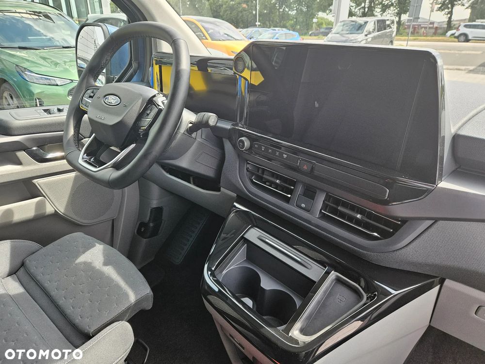 Ford Tourneo Custom - 15