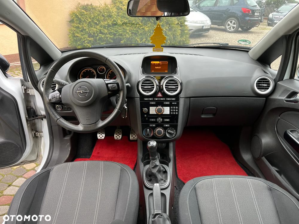 Opel Corsa 1.4 16V Cosmo - 12