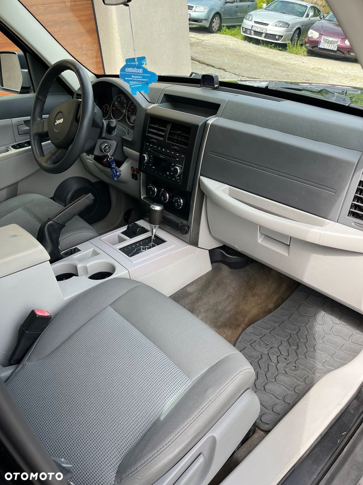 Jeep Liberty - 9