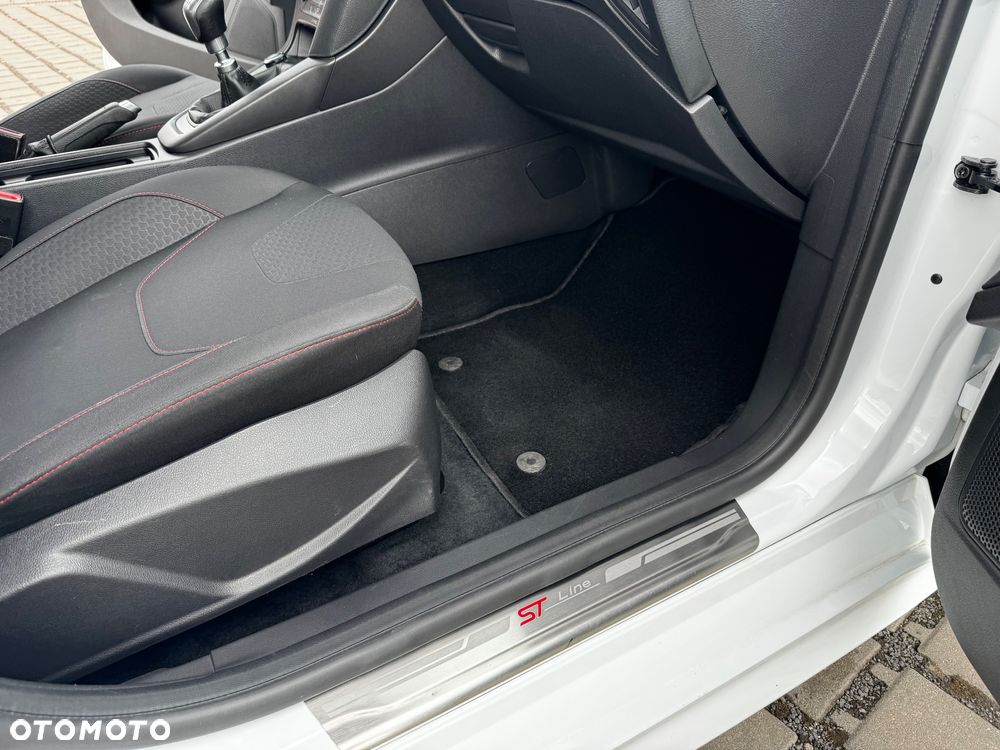 Ford Focus 1.0 EcoBoost Start-Stopp-System ST-LINE - 23