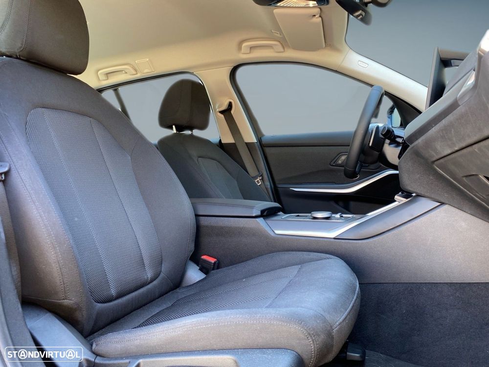 BMW 320 d Touring Auto - 16
