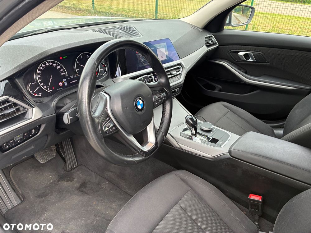 BMW Seria 3 320d Luxury Line - 14