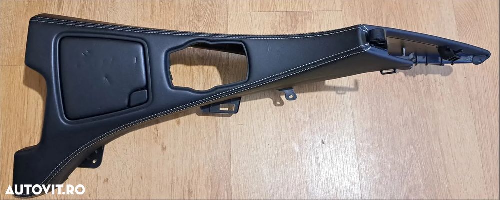 Ornament consola centrala din piele neagra, cusatura contrastanta si scrumiera cu bricheta bmw F06 F12 F13 - 1