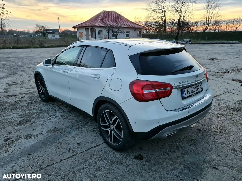 Mercedes-Benz GLA 200 d 4Matic 7G-DCT - 14