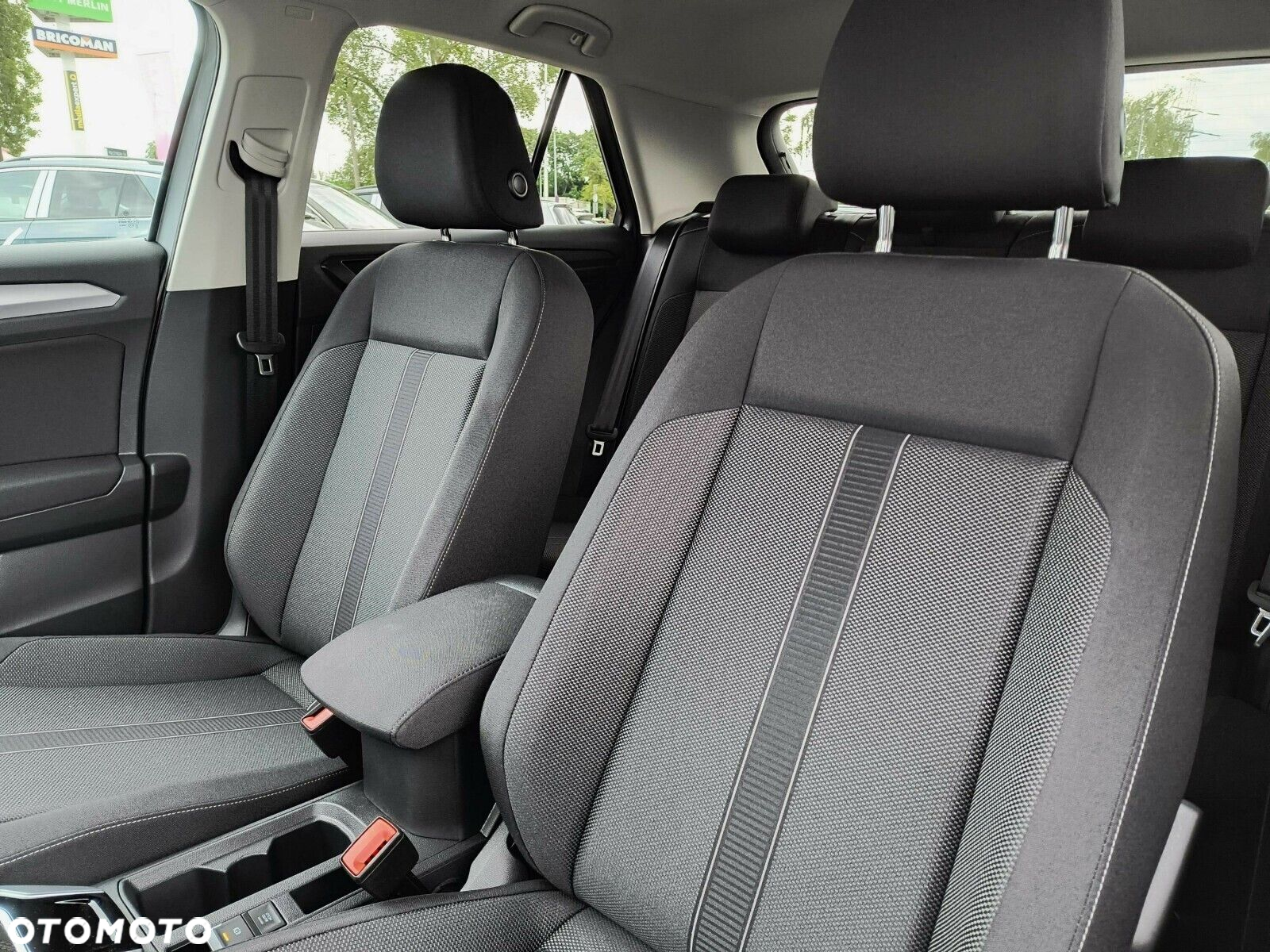 Volkswagen T-Roc - 11