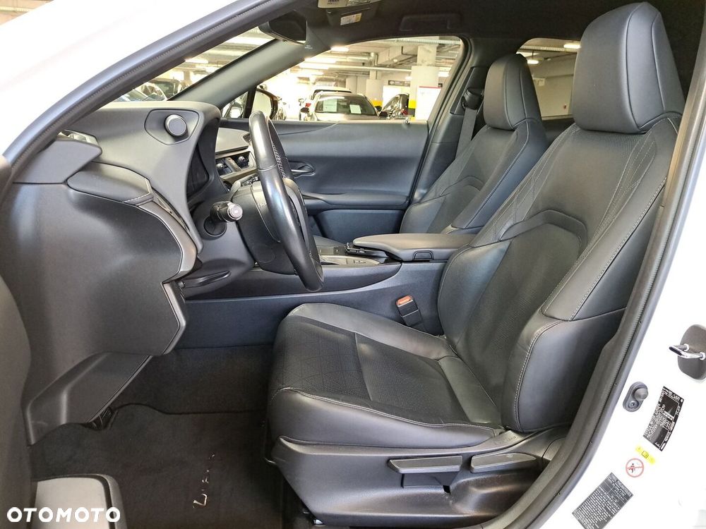 Lexus UX - 12