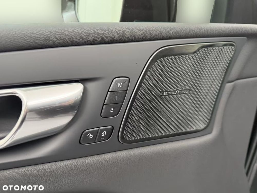 Volvo XC 60 T6 Plug-In Hybrid AWD Plus Bright - 14