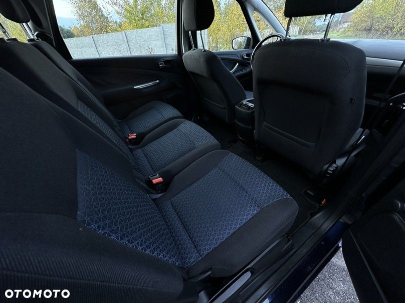 Ford S-Max - 17