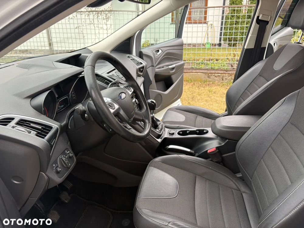 Ford Kuga 2.0 TDCi 2x4 Titanium - 13