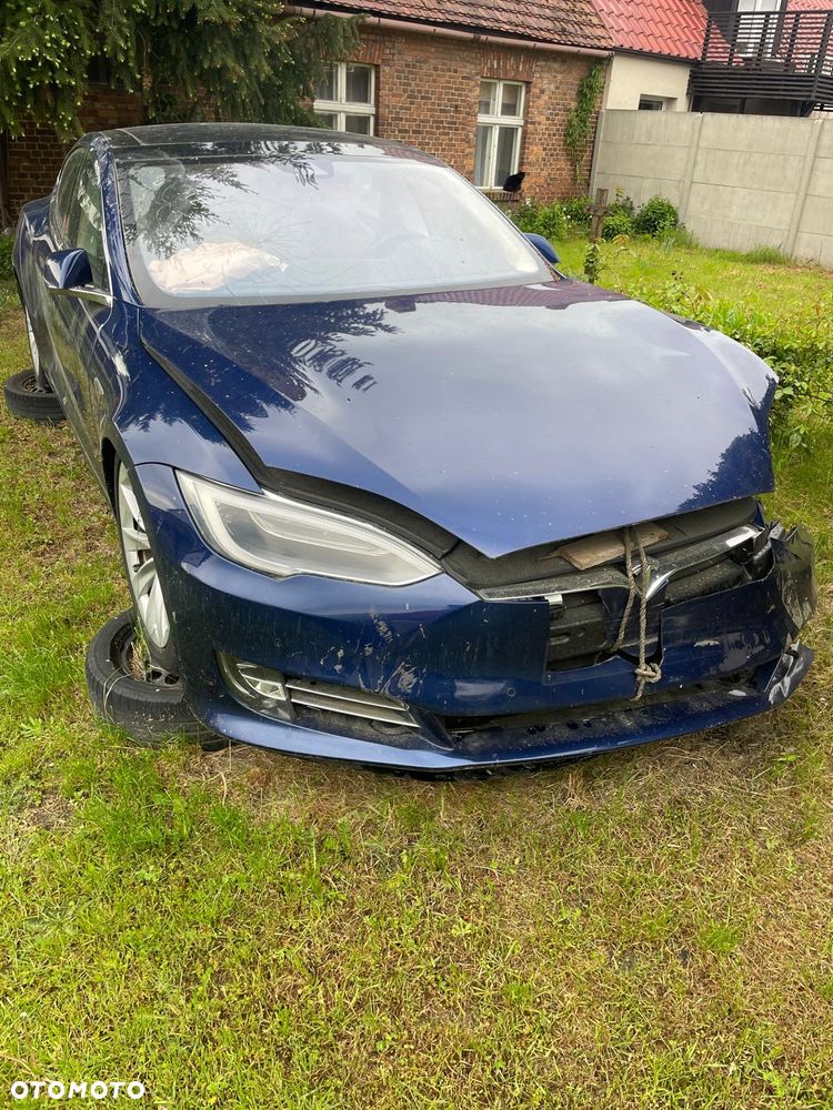 Tesla Model S - 1