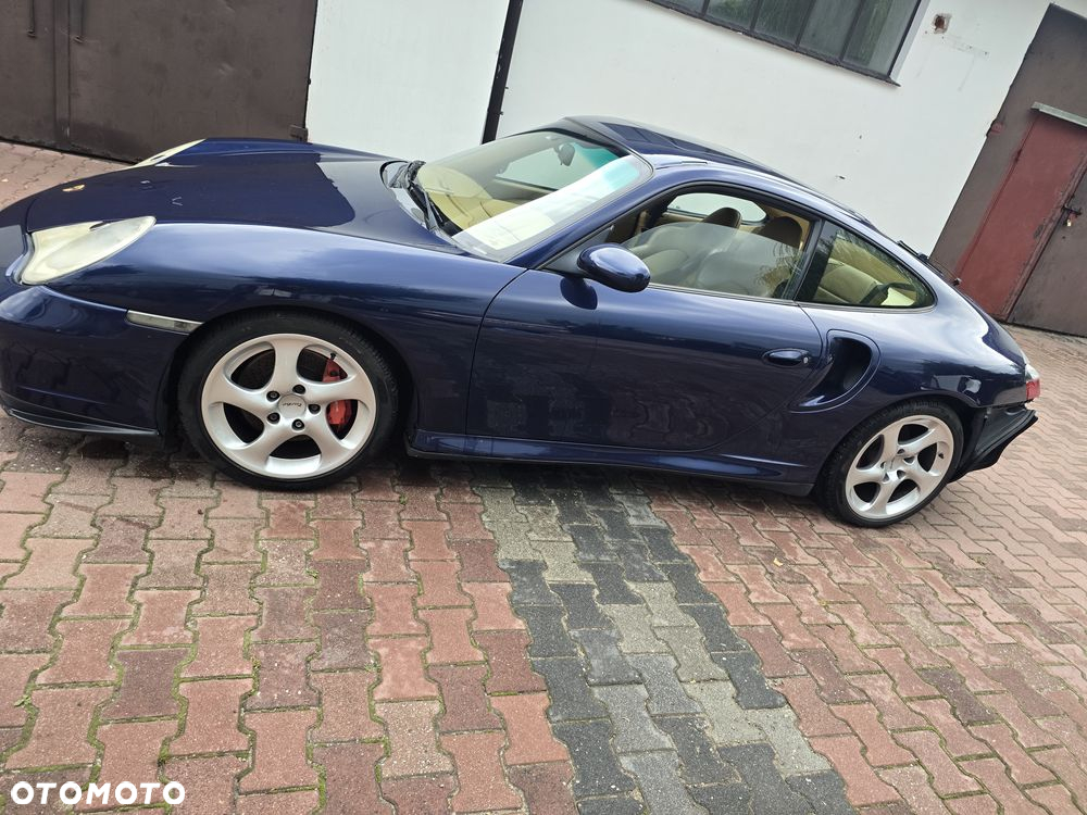 Porsche 911 Turbo - 12