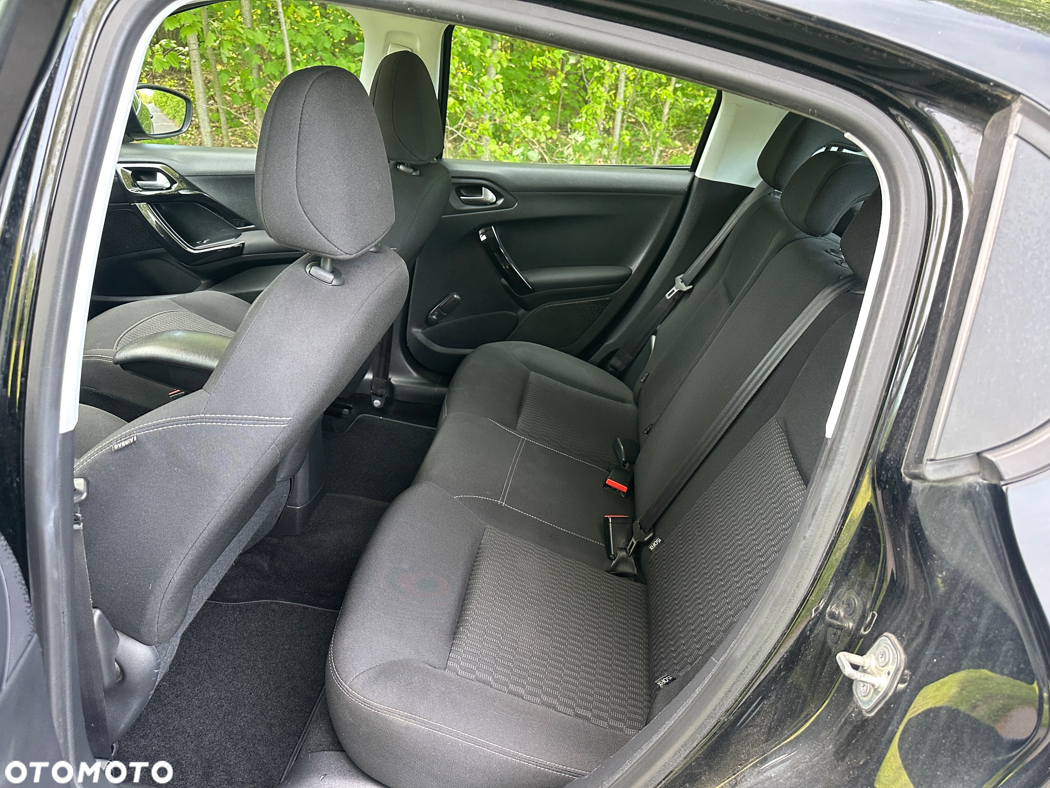 Peugeot 208 1.5 BlueHDi Allure S&S - 11