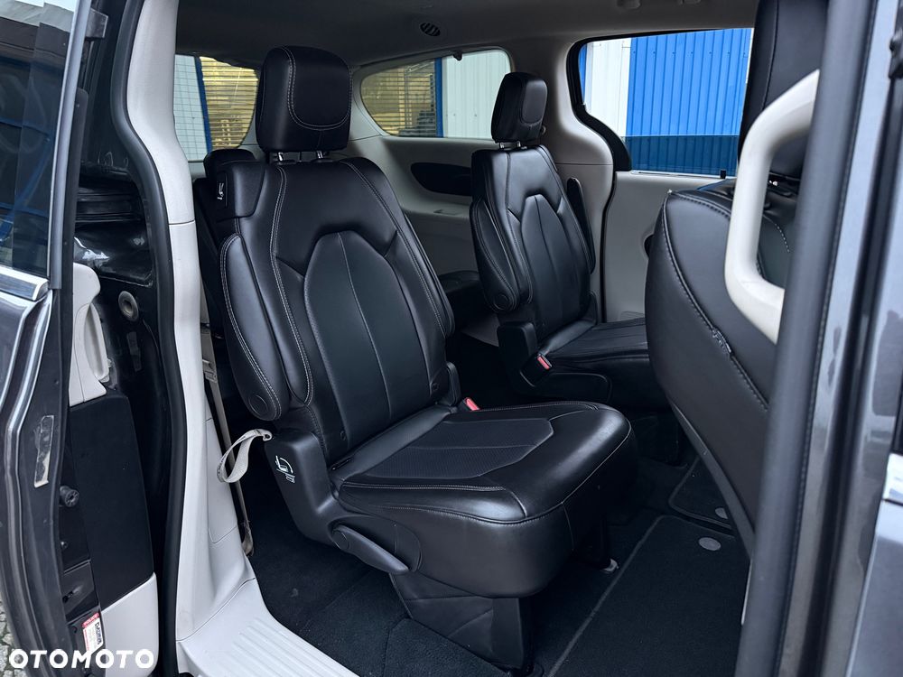 Chrysler Pacifica - 27