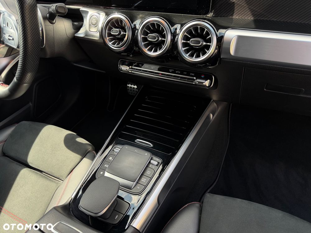 Mercedes-Benz GLB - 26