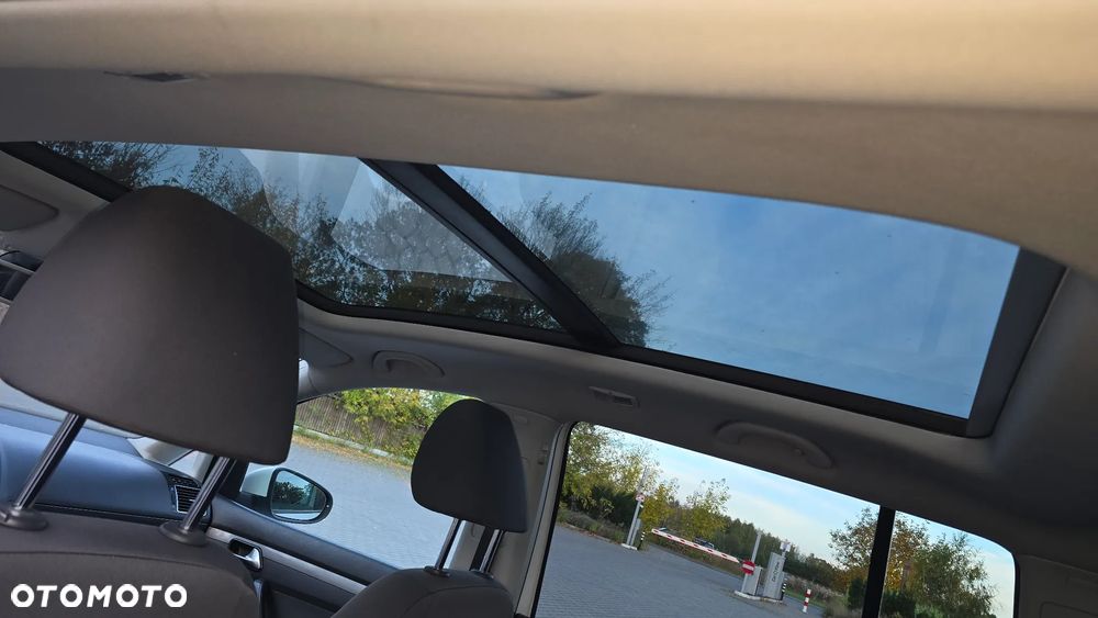 Volkswagen Touran 1.6 TDI DPF Highline - 16