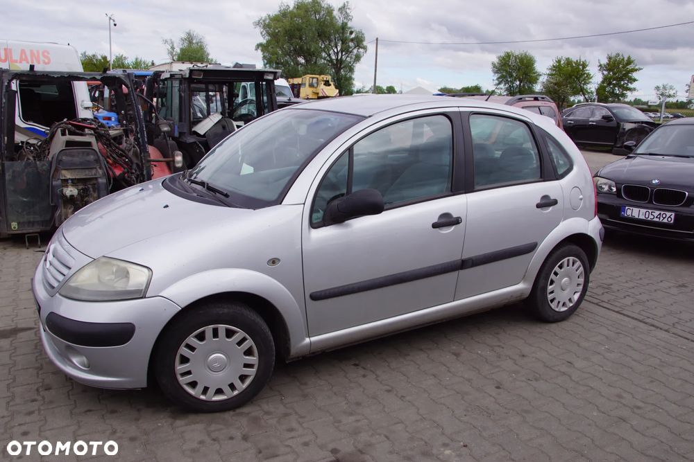 Auto na części - Citroen C3 I 1.4 73 KM KFV 20CQ09 EZR 2003R Silnik Skrzynia Drzwi Maska Błotnik Klapa Zderzak Lampa Lusterko Klamka Szyba Deska Kokpit Sterownik Moduł Czujnik Licznik Panel Wyświetlacz Kierownica - 8