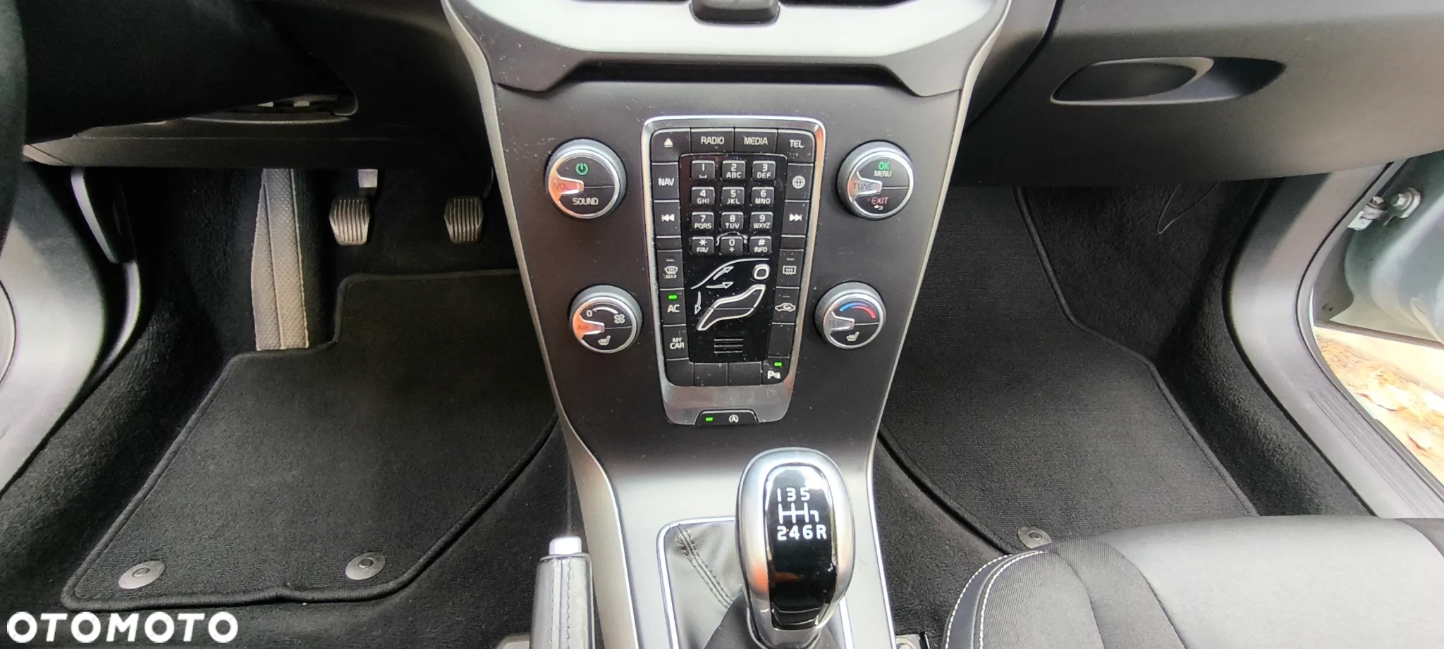 Volvo V40 D2 Drive-E Momentum - 21