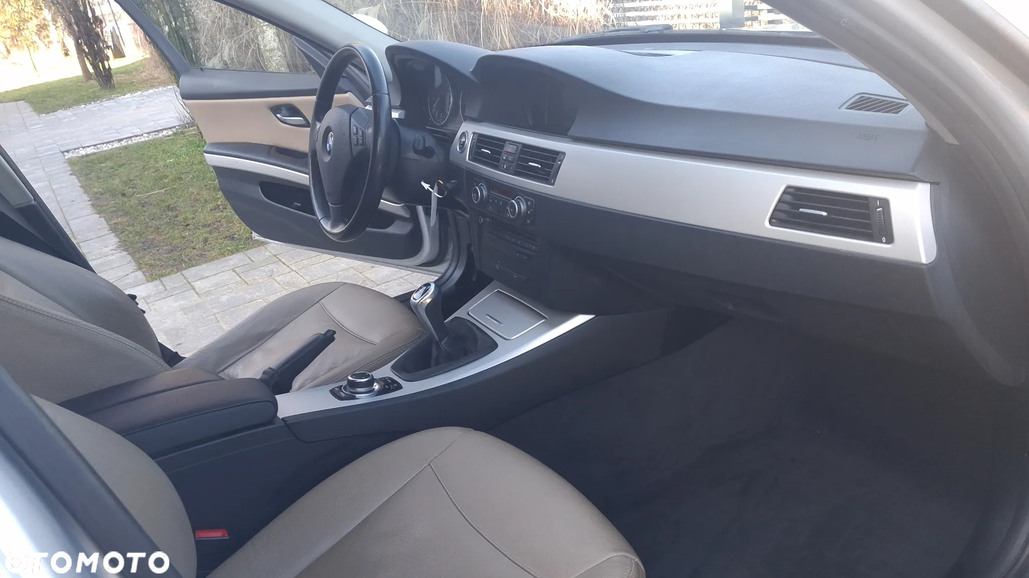 BMW Seria 3 318d - 15