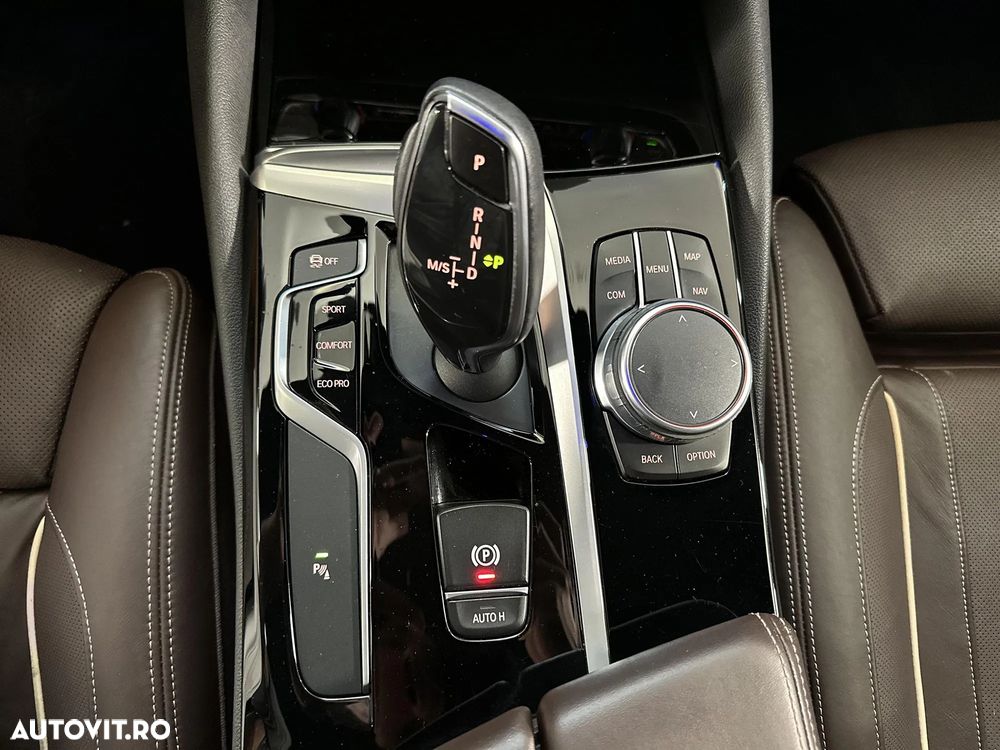 BMW Seria 5 530d xDrive AT - 17