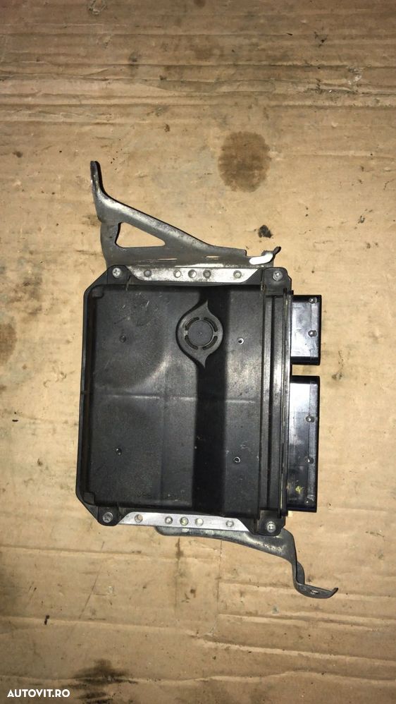 Calculator motor Toyota avensis 2.2 d 8966105l51