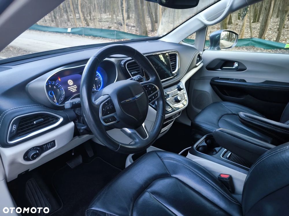 Chrysler Pacifica - 19