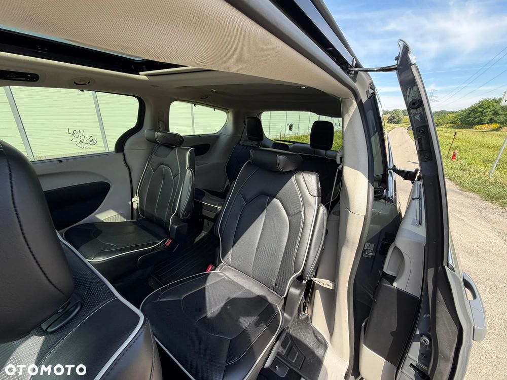 Chrysler Pacifica - 2