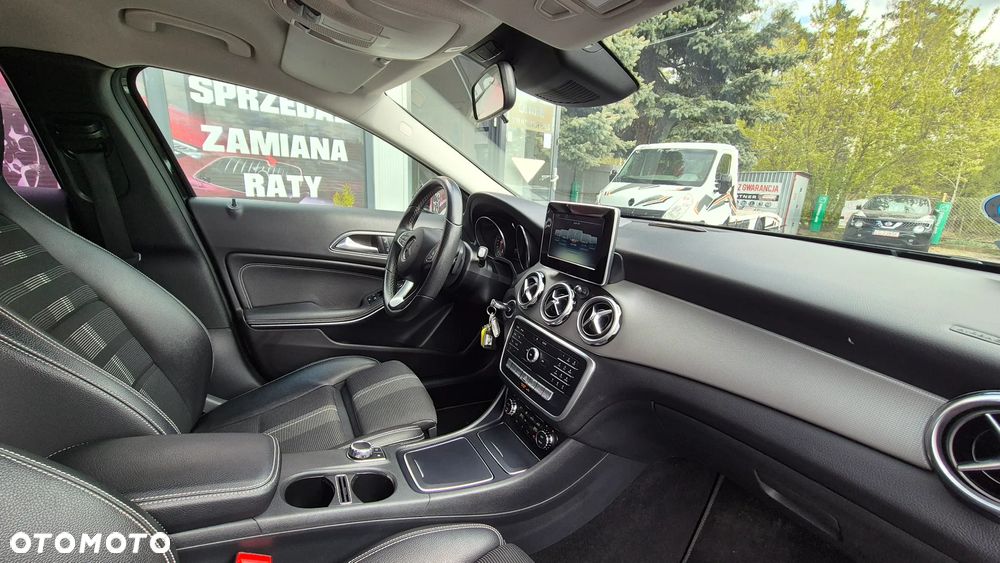 Mercedes-Benz GLA 200 7G-DCT AMG Line - 24