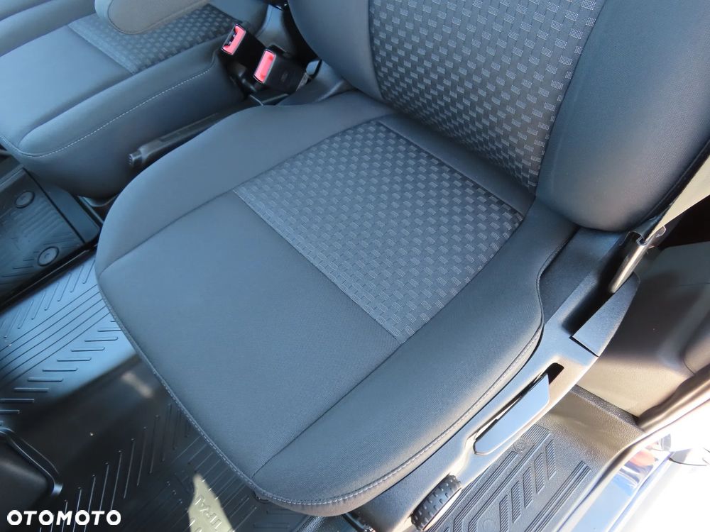 Iveco DAILY 130 Km L3 Podwójna Kabina Doka Dubel Brygadowy MIXTO 7-Mio Os.+1073 Kg Ład. Skrzynia 2410 mm Dł. Renomowanej Firmy SCATTOLINI Rozstaw Osi 3504 mm WZMACNIANY HAK 3000 Kg 29 Tys Km Przeb. Stan Auta JAK NOWY POLECAM - 26