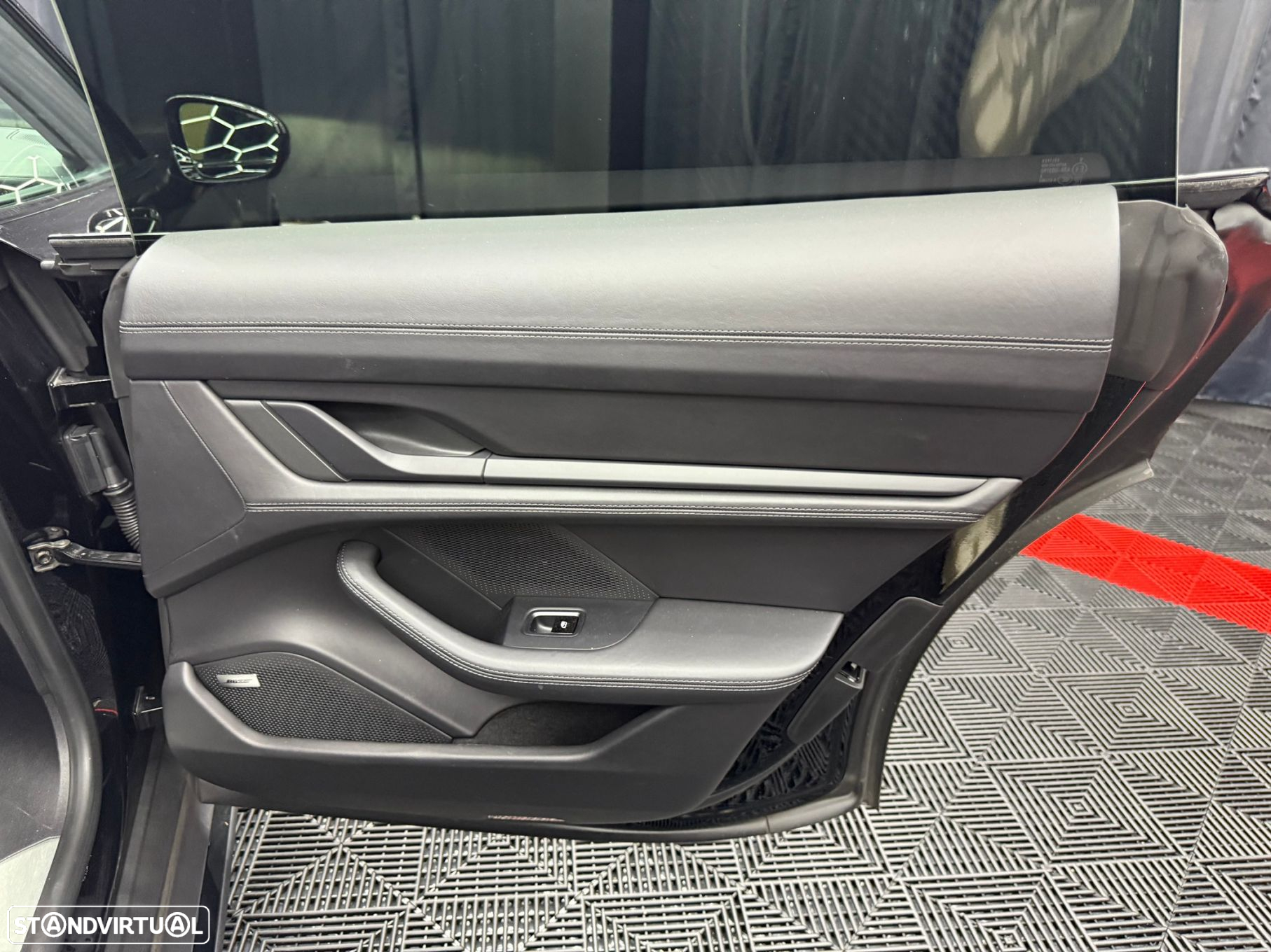 Porsche Taycan 4S bateria Performance Plus - 31