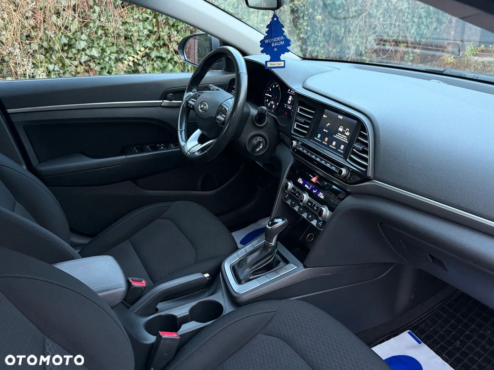 Hyundai Elantra 1.6 Comfort - 11