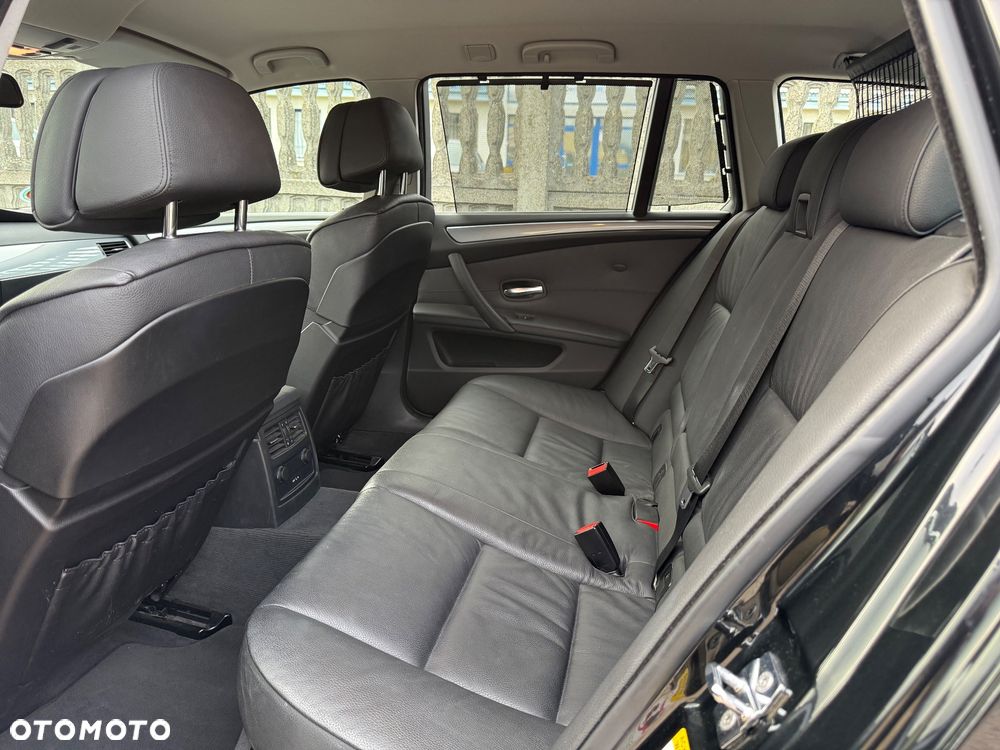 BMW Seria 5 525d - 23